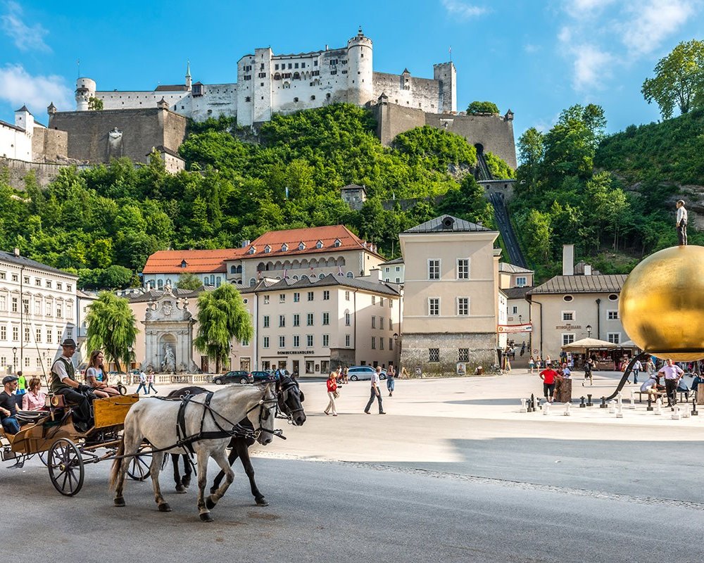 Kapitelplatz in Salzburg mit Blick auf die Festung Hohensalzburg