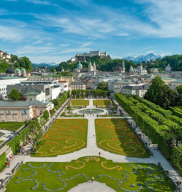 Mirabellgarten in Salzburg mit Blick auf die Festung Hohensalzburg